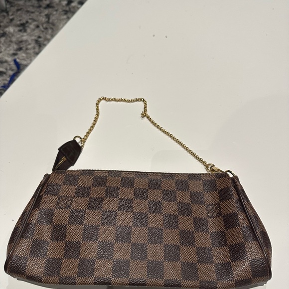 Luis Vuitton clutch - Picture 3 of 4